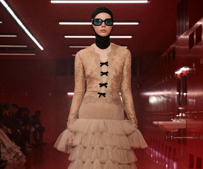 Najnowszy Pokaz Valentino Igranie Z Intymnoscia