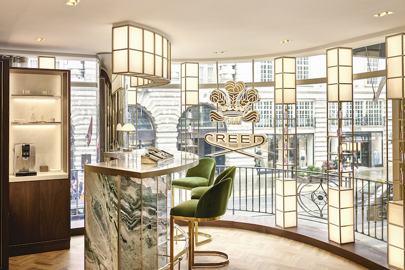 Kering Sprzedaje Dzial Kosmetyczny