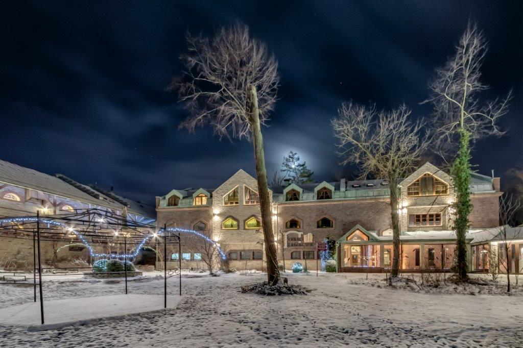 Manor House Termy Zamkowe Nocą