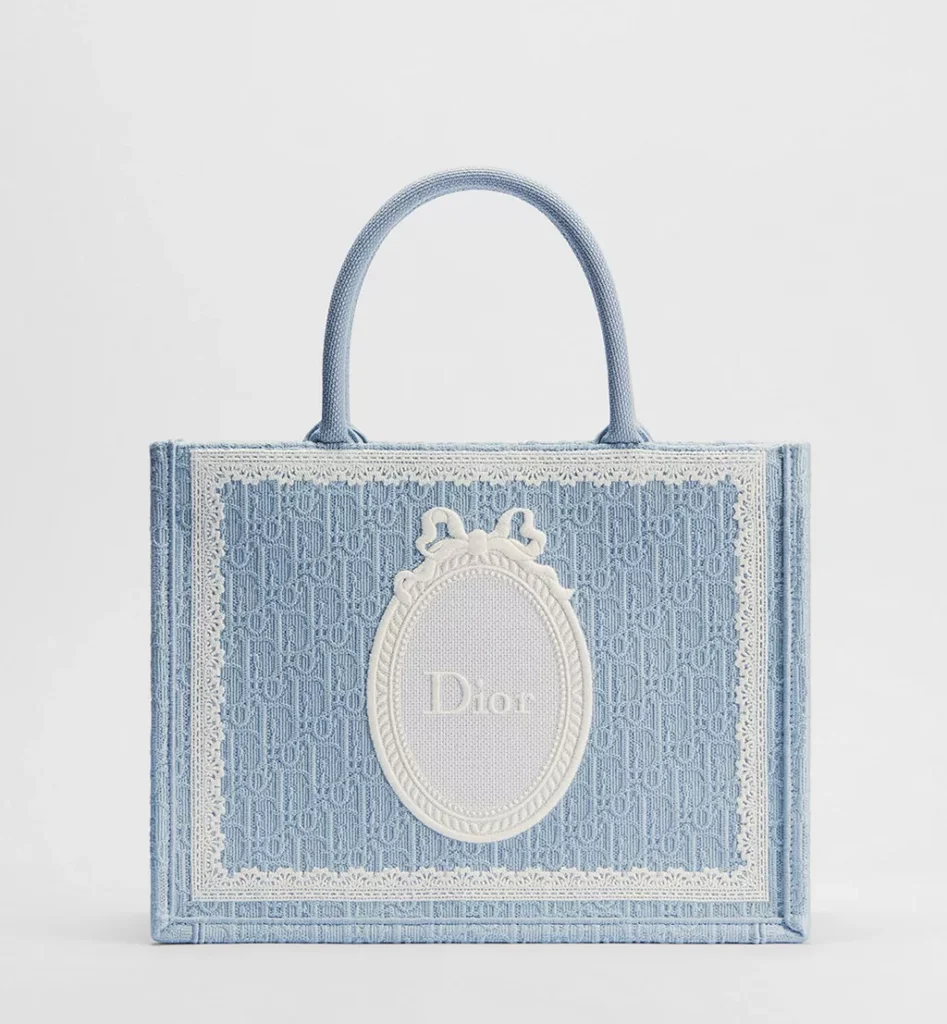 Dior Book Tote Kiedy Książka Staje Się Modą61